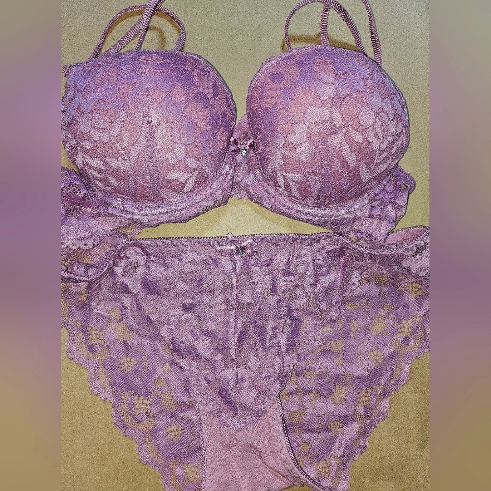 Mauve Lace Bra/Panty Set ( New No Tag)
